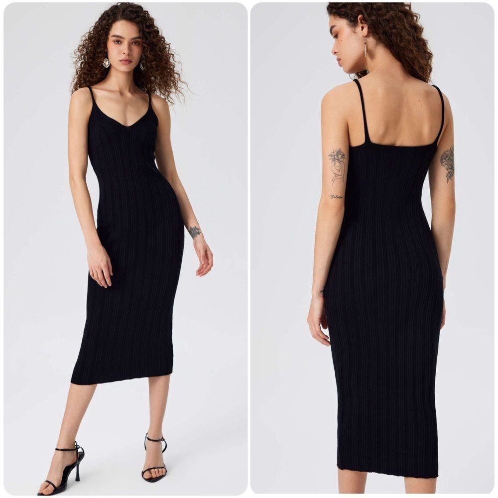Cider Ribbed Knit Bodycon V-Neck Midi Dress in Black | Size XS